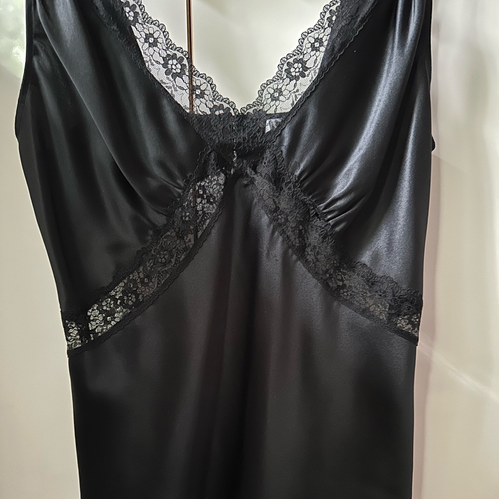 Satin Ref lace detail top